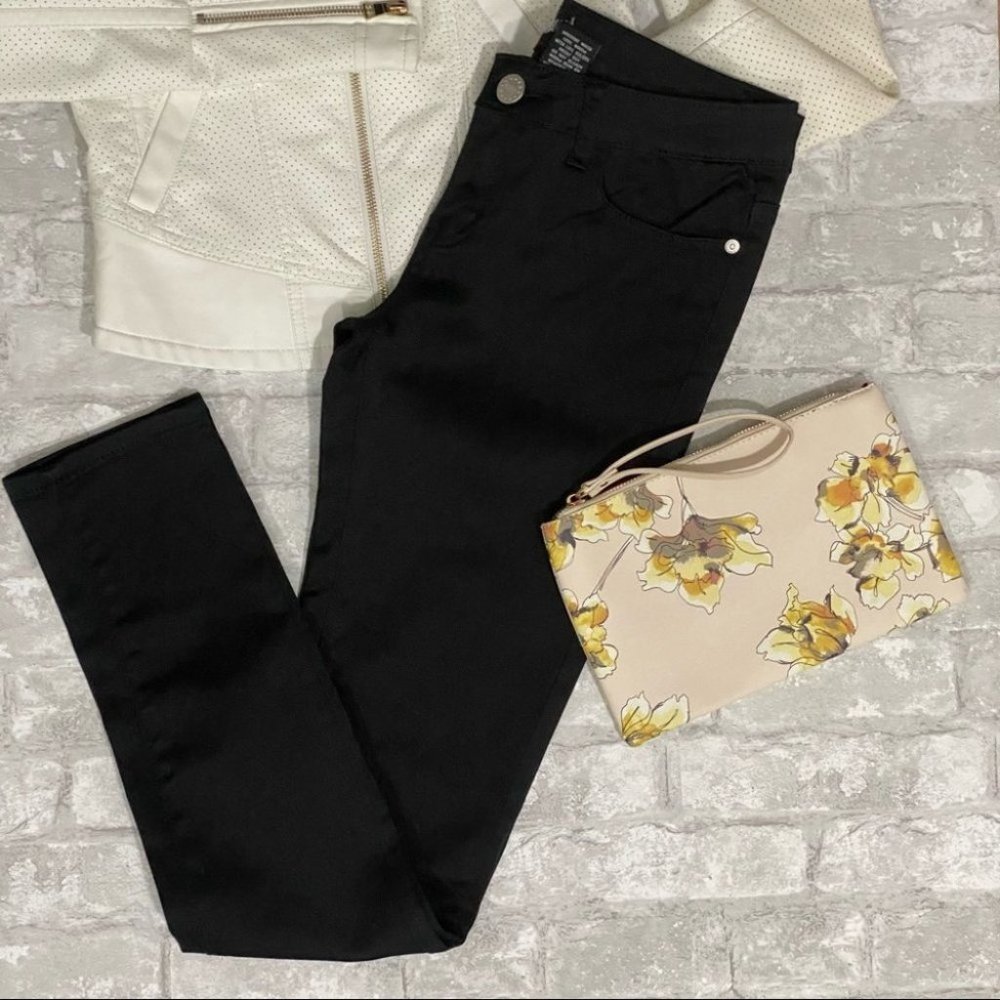NWOT Classic Black Skinny Jeans